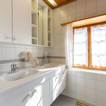 Apartment Chasa Tredeschin