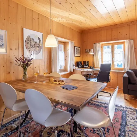 Chasa Tredeschin Apartment