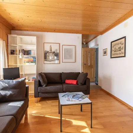 Chasa Tredeschin Apartment *