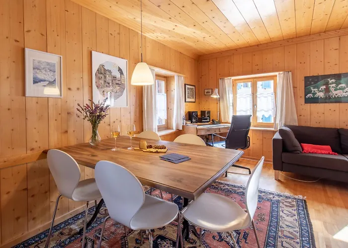Chasa Tredeschin Apartamento