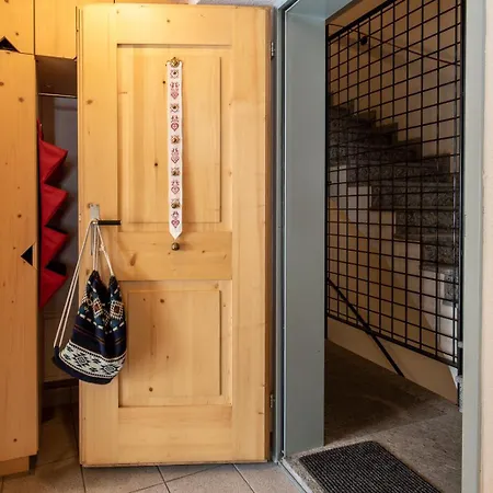 Chasa Tredeschin Apartament